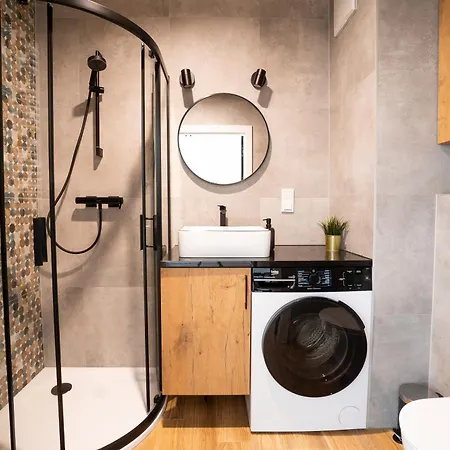 Ideal Port Apartment *